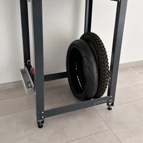 верстак small с металлической столешницей и траверсами для хранения мотоколёс